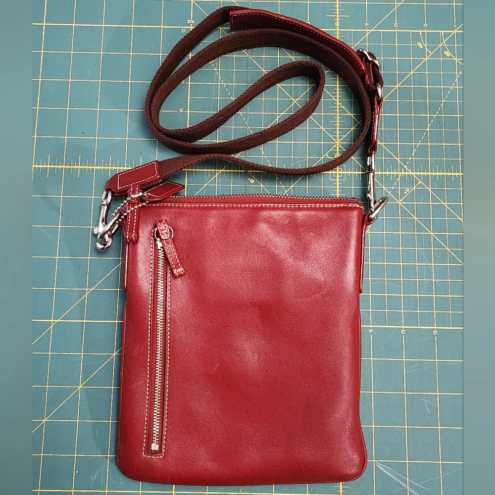 Coach Hamptons leather swingpack crossbody bag - Picture 2 of 4